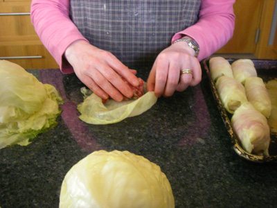 Fill cabbage leaf with meat mixture